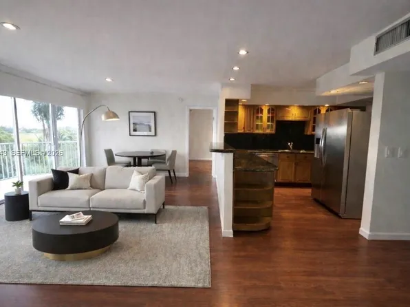 300 Diplomat Pkwy APT 505, Hallandale Beach, FL 33009