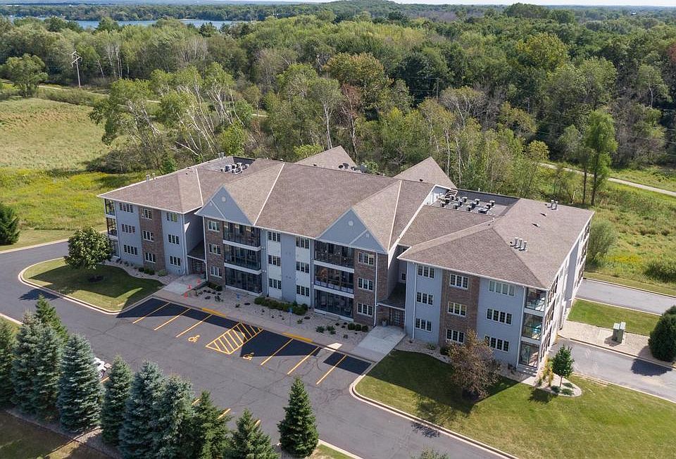 1st image of 265 Oconomowoc PARKWAY