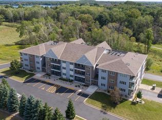 265 Oconomowoc Pkwy, Oconomowoc, WI 53066