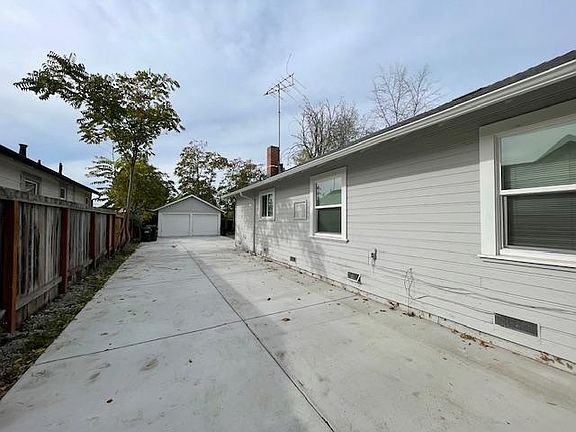 4th image of 441 N Livermore Ave