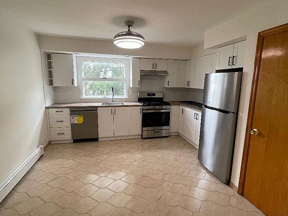 4th image of 447 Jersey Ave #1