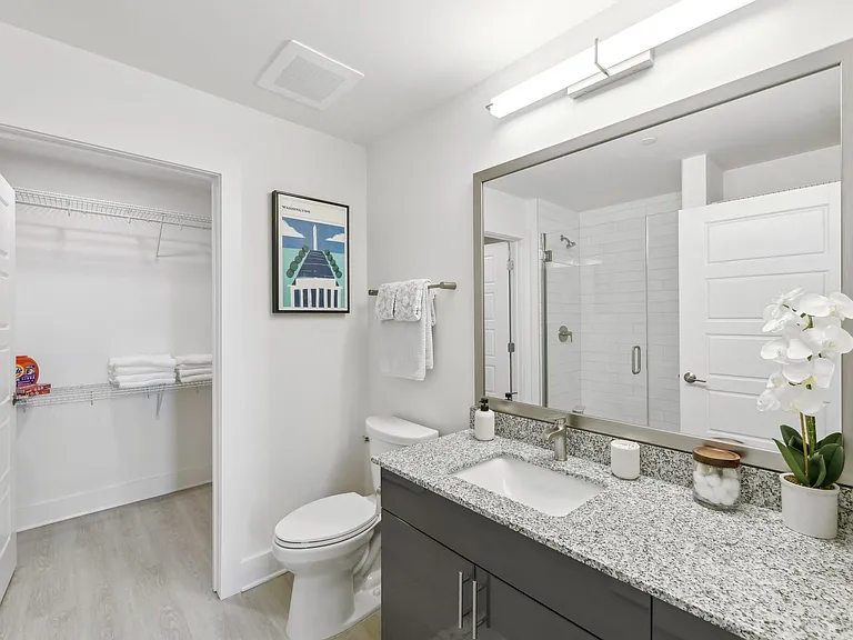 Link Apartments H Street — Photo 6