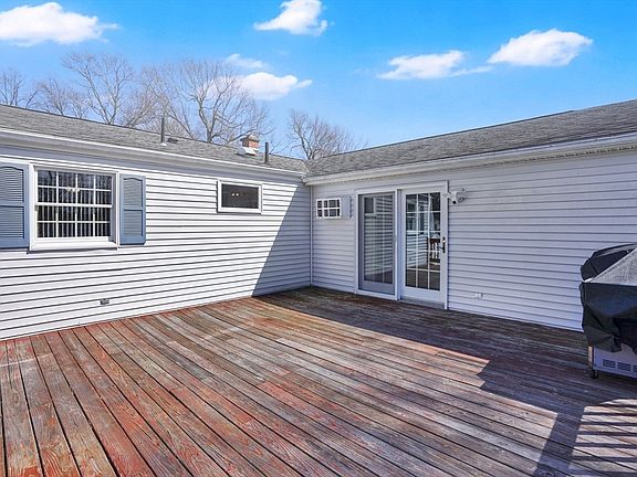3rd image of 142 Louis Rd