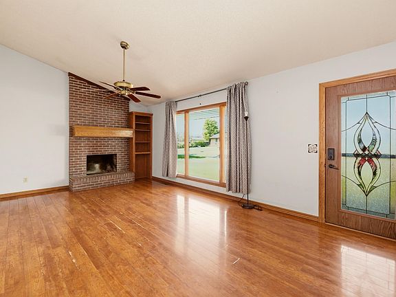2nd image of 613 E Showalter St