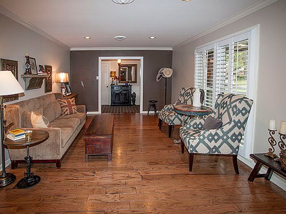 4th image of 227 Hillview Dr