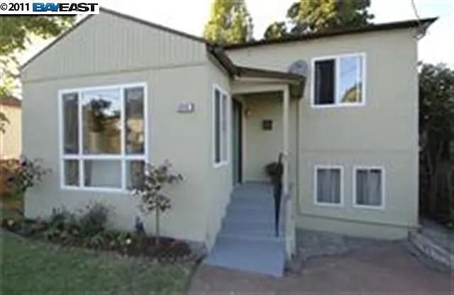 3333 Columbian Dr photo 1