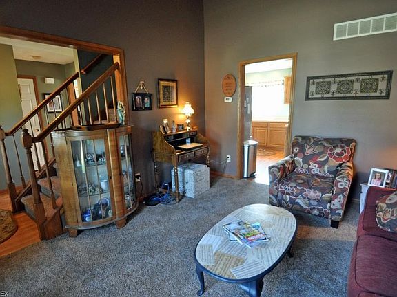 4th image of 278 Augusta Dr