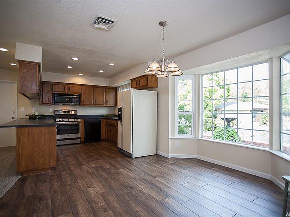 3rd image of 627 Loretto Dr