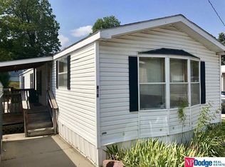 3701 McKinley St, Omaha, NE 68112