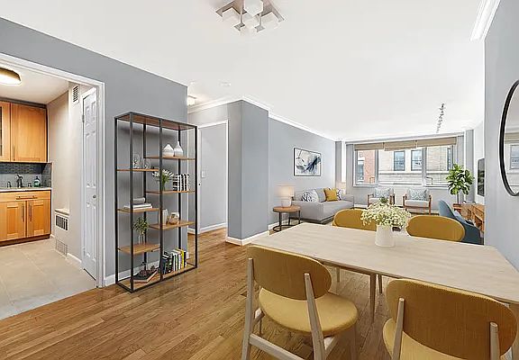 3rd image of 301 E 22nd St APT 4P