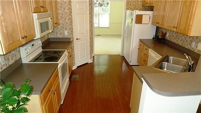 2nd image of 504 Rivercrest Cv