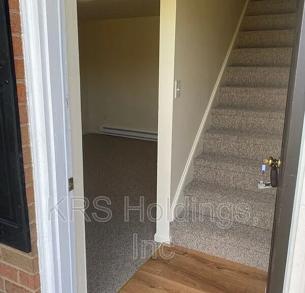 425 Mill St — Photo 2