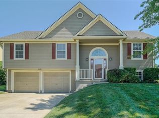 2017 NE Overland Dr, Blue Springs, MO 64029