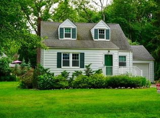 14 Center Dr, Mountain Lakes, NJ 07046
