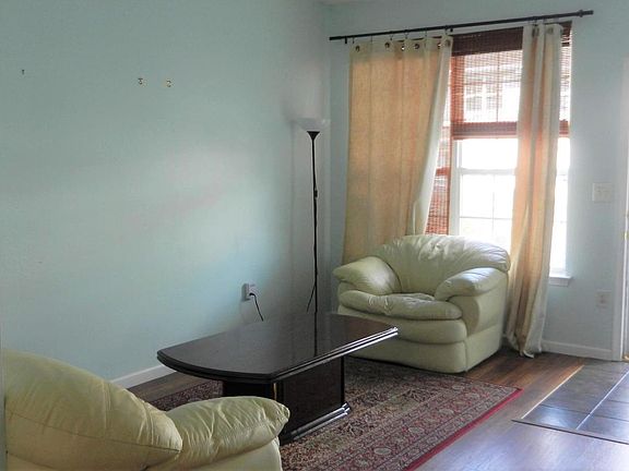 3rd image of 11 Gallop Ln