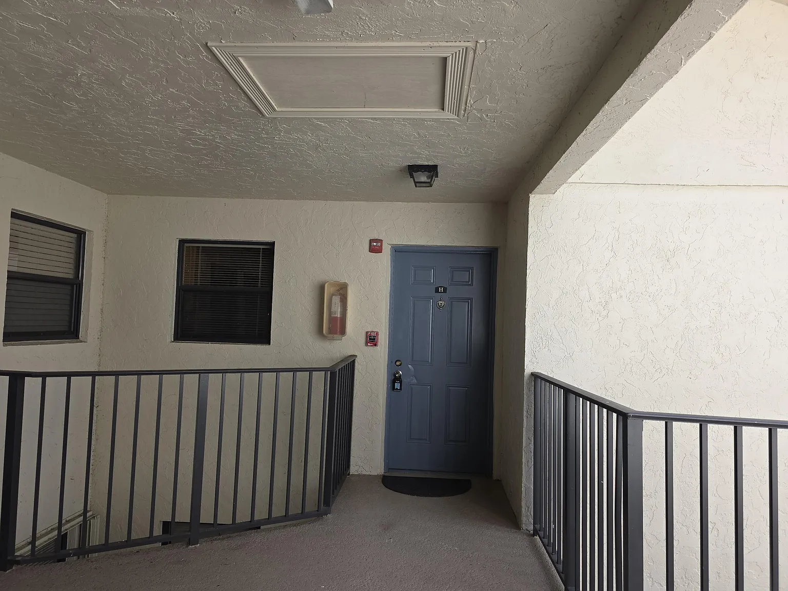 2 bed, 2.0 bath, 900 sqft, $1,900 — Photo 3