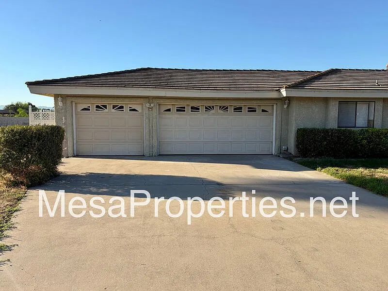 3 bed, 2.5 bath, 2250 sqft, $2,750 — Photo 2