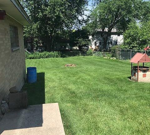 3rd image of 724 Pleasant St