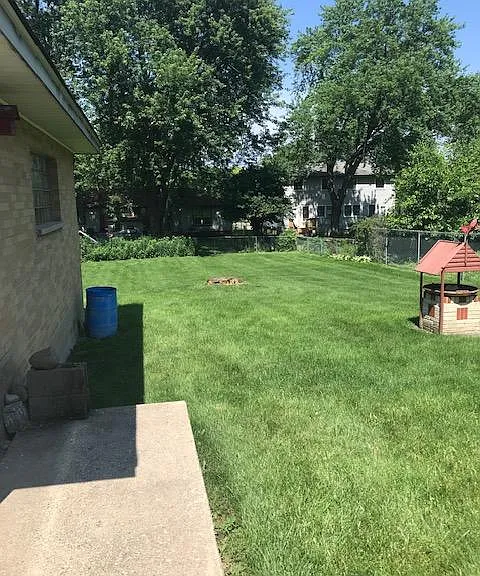 724 Pleasant St — Photo 3