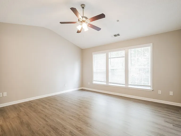 191 Regent Pl — Photo 11