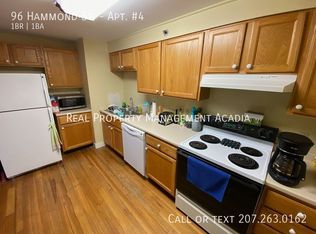 96 Hammond St APT 4, Bangor, ME 04401
