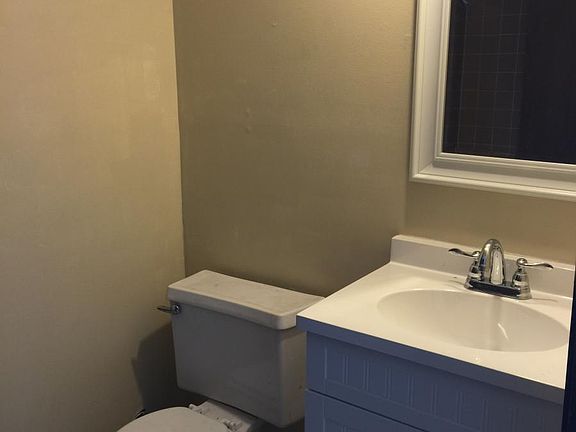 4th image of 509 E 97th Ter