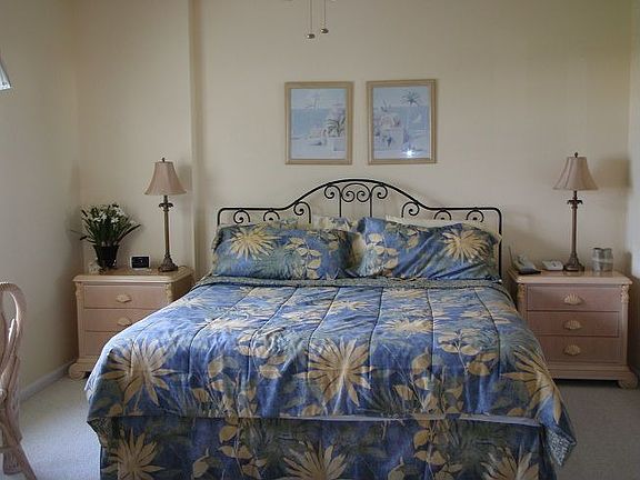 4th image of 220 Seaview Ct APT 302