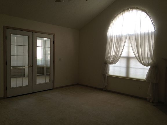 4th image of 690 Hampton Woods Dr