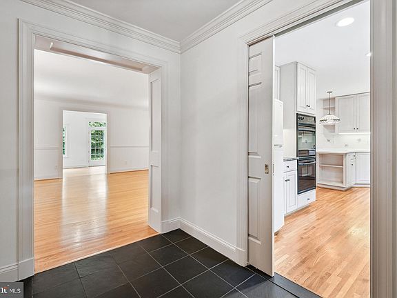 5th image of 8048 Cindy Ln
