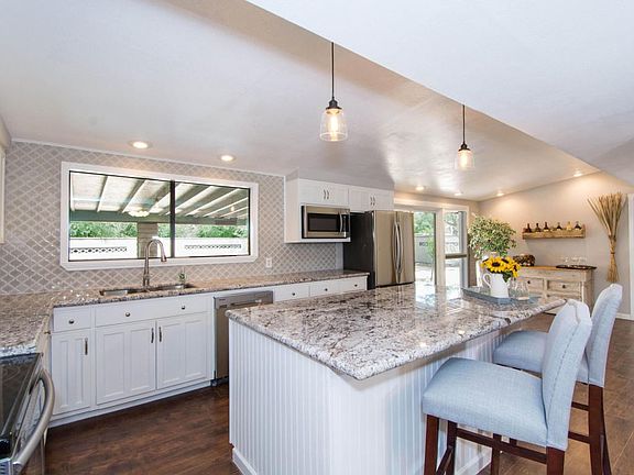 4th image of 1120 W San Lucas Cir