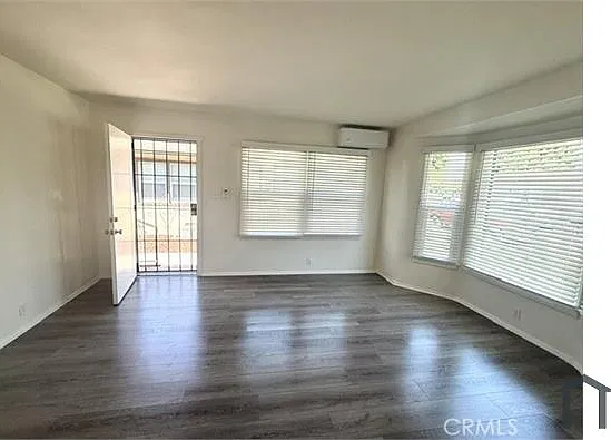 11060 Walnut St — Photo 2