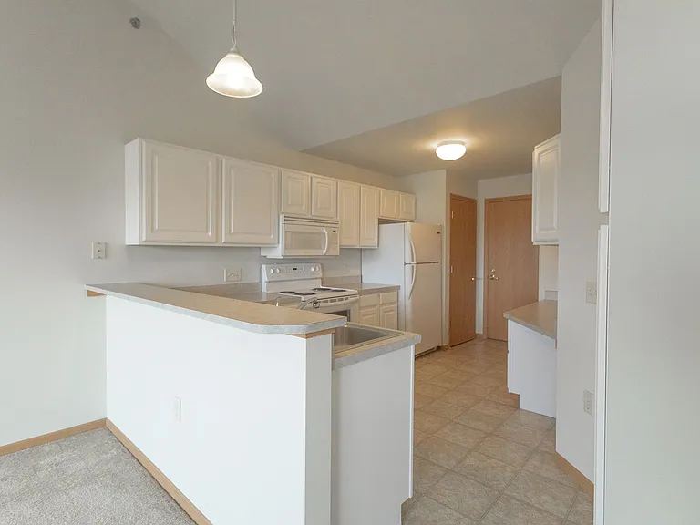 Prairie Crest Apartments — Photo 8