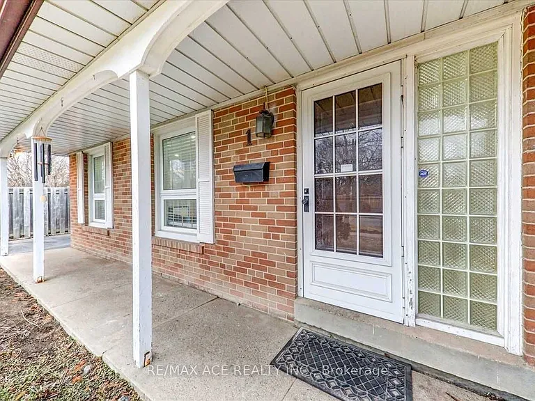 1 Wagner Dr — Photo 5