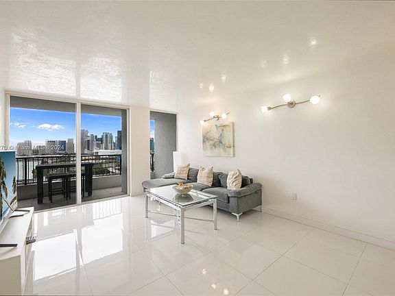 5th image of 555 NE 15th St APT 19J