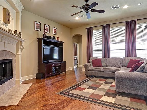 3rd image of 2407 Green Meadow Dr