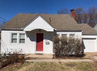 104 SW 2nd St, Lees Summit, MO 64063