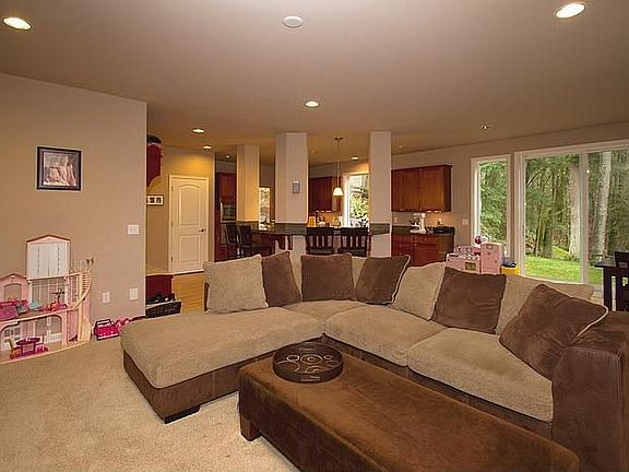 3rd image of 18036 NE 133rd St