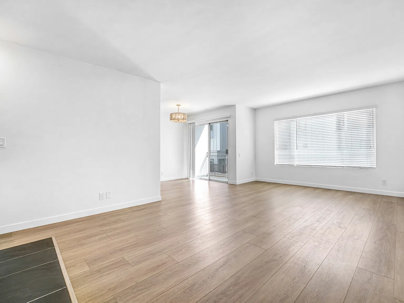 2 bed, 925 sqft, $3,895 — Photo 4