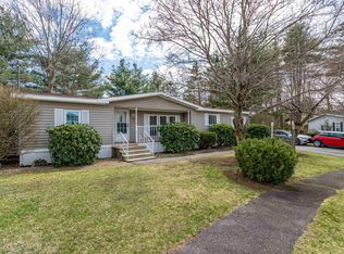 4 Hillock Cir, Nashua, NH 03062
