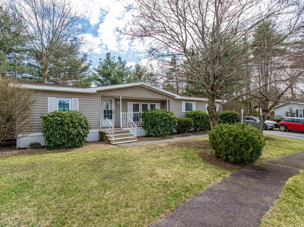 4 Hillock Circle, Nashua, NH 03062