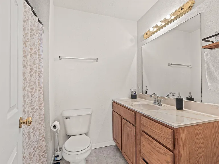 2109-2111 Primrose Dr — Photo 31