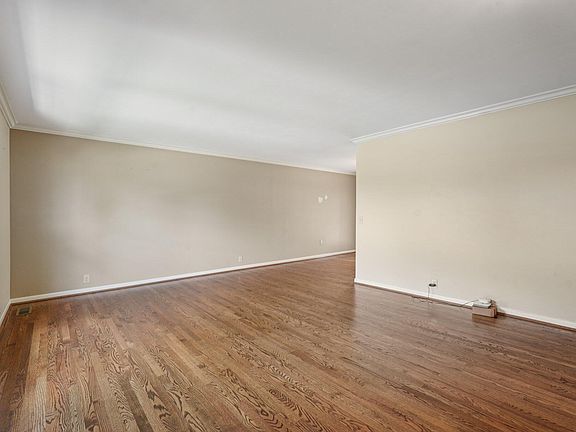 4th image of 49 Colony South Dr