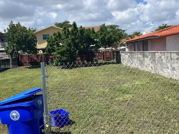 736 NW 22nd Pl, Miami, FL 33125