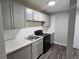 89 Tennis, 1 beds 1.0 baths (750 sqft)