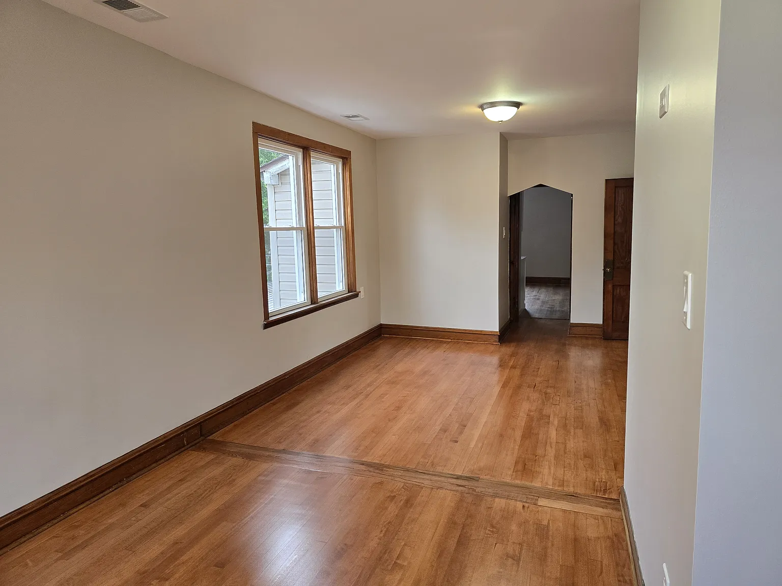 3 bed, 1200 sqft, $1,600 — Photo 2