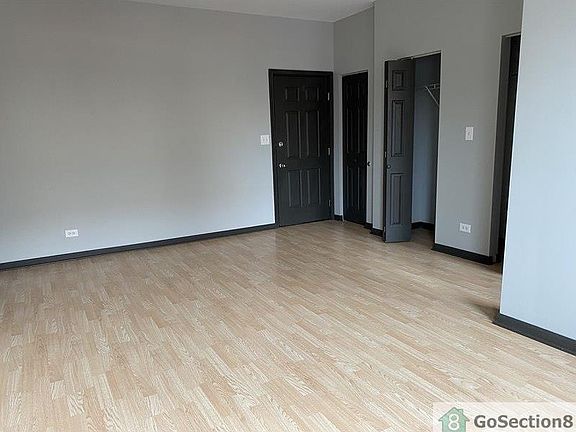 2nd image of 7254 S Jeffery Blvd #212