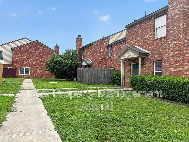 3211 Roundtree Ln — Photo 26