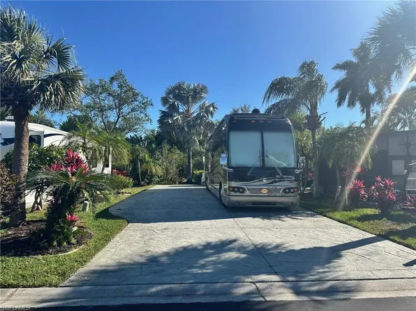 1650 Diamond Lake CIR, NAPLES, FL 34114