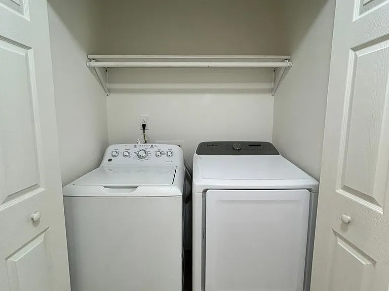 609 Center St — Photo 16