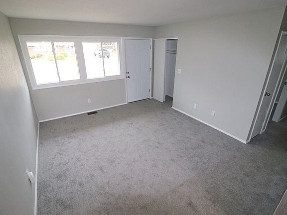 3rd image of 311 Buttercup Ave